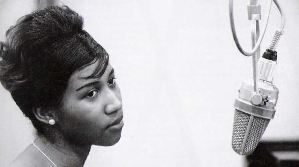 Aretha Franklin fotografiada en el estudio en 1967