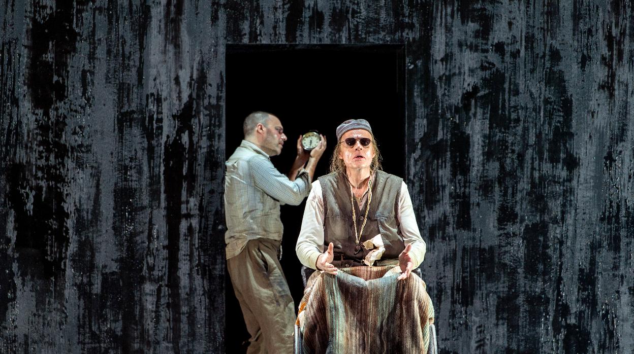 Frode Olsen y Leigh Melrose, en una escena de «Fin de partie»