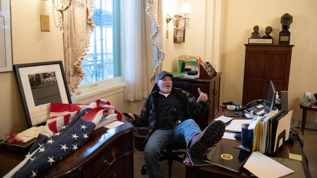 Grandes escritores, ante el futuro de Estados Unidos: «Se han agitado aguas muy profundas»