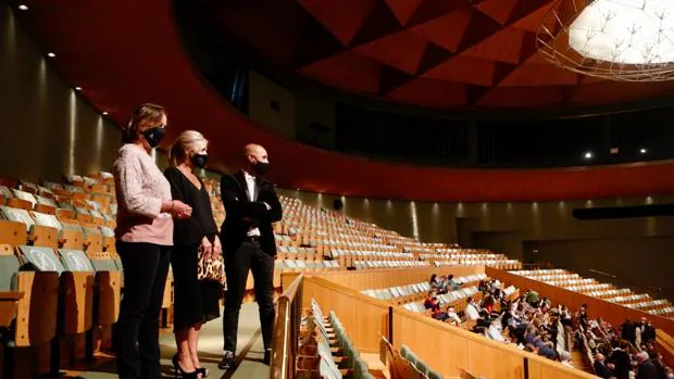 Patricia del Pozo asiste a la apertura de la temporada de ópera del Teatro de la Maestranza de Sevilla