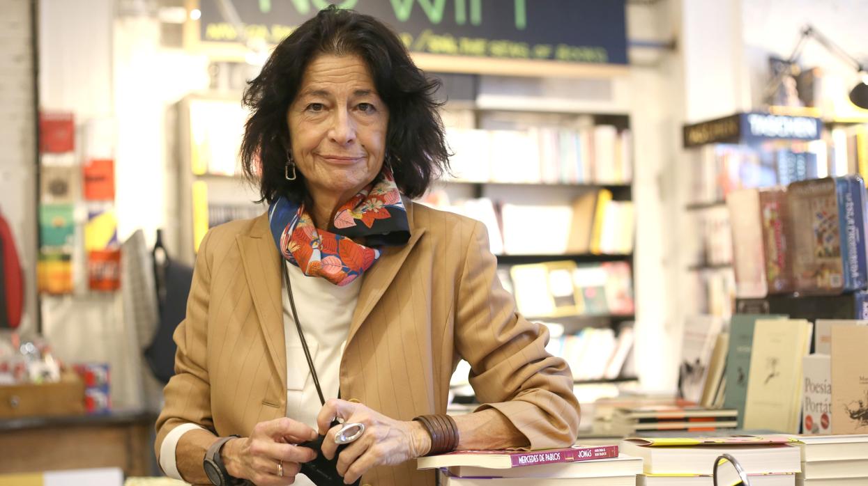 Mercedes de Pablos en la librería sevillana Caótica