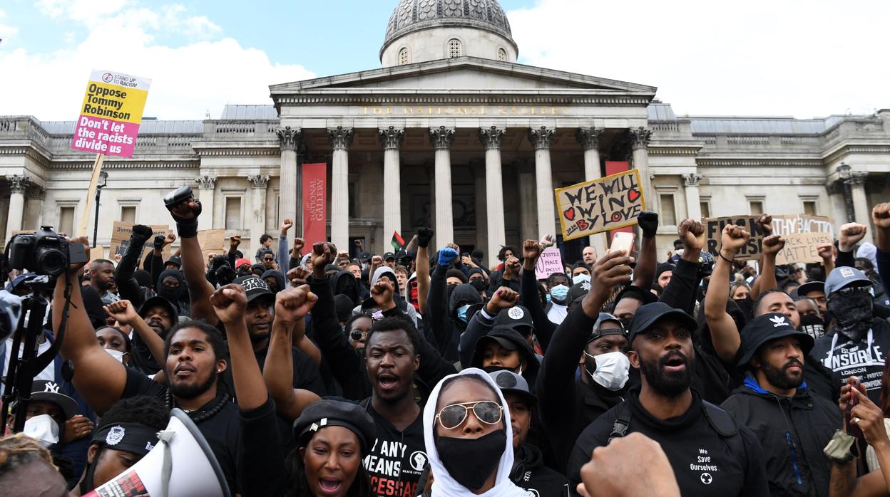 Una protesta del movimiento Black Lives Matter en pleno Trafalgar Sqaure, en Londres, en el pasado mes de junio