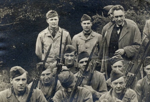 Chaves junto a un grupo de soldados norteamericanos en 1942