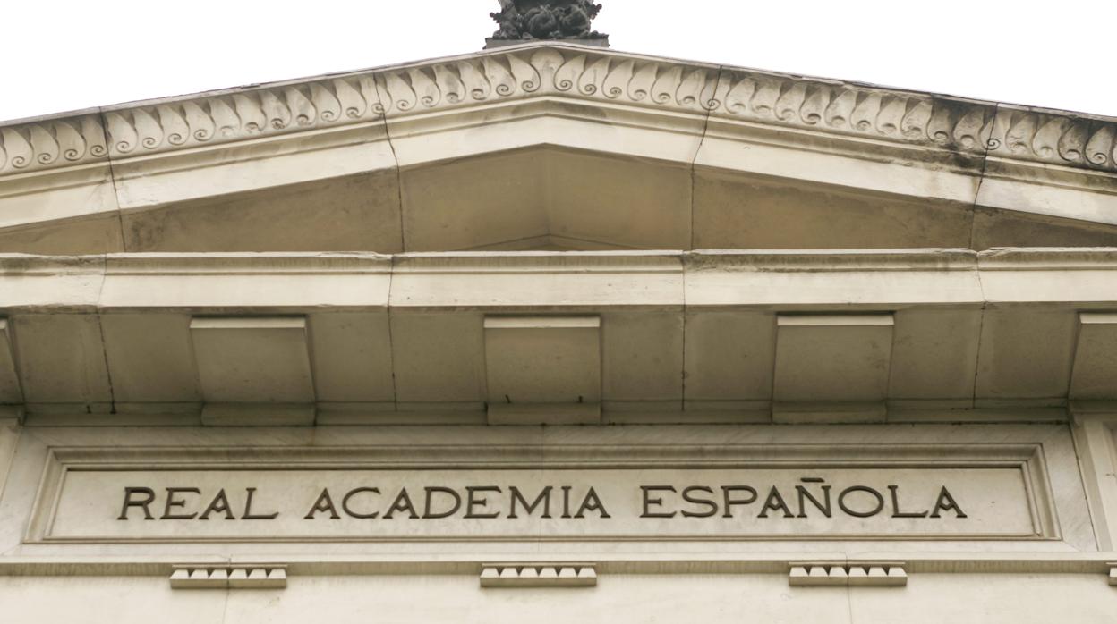 Fachada del edificio de la Real Academia Española