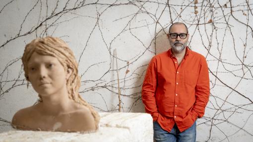 Javier Viver, en su estudio