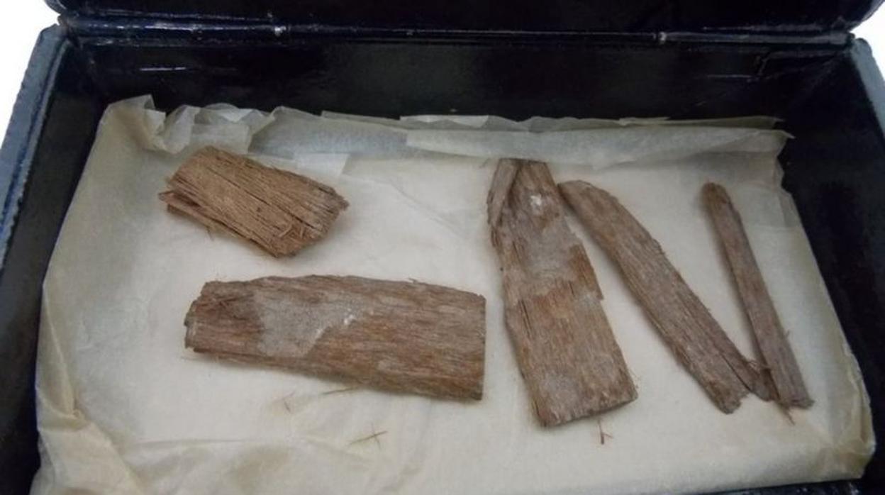 Fragmentos de madera encontrados en una caja de habanos