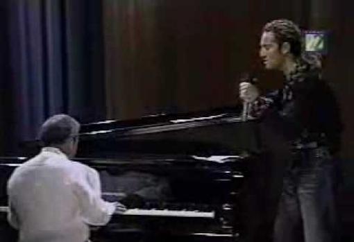 Armando Manzanero y david Bisbal, durante una actuación