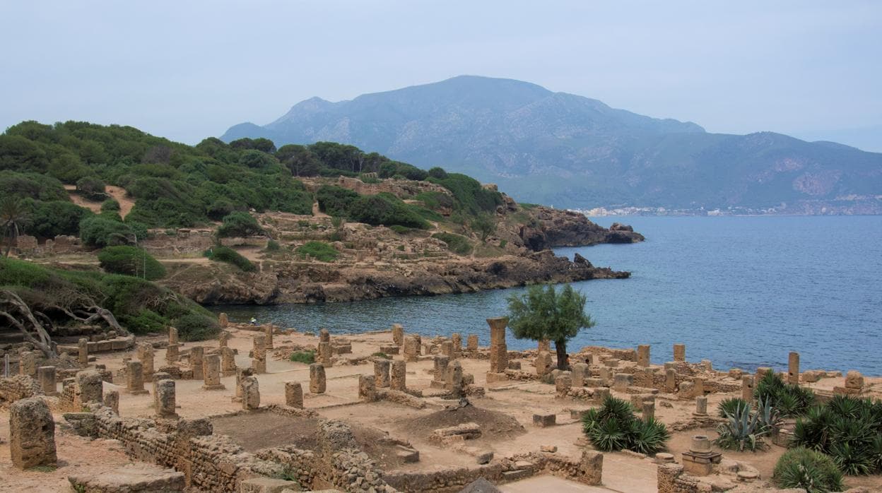 Restos arqueológicos de la ciudad púnico-romana de Tipasa, Argelia