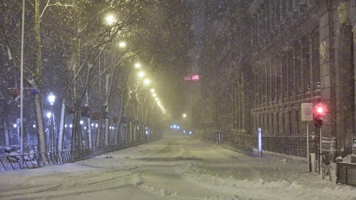 El Paseo del Prado, con el Thyssen al fondo, en una imagen fantasmal