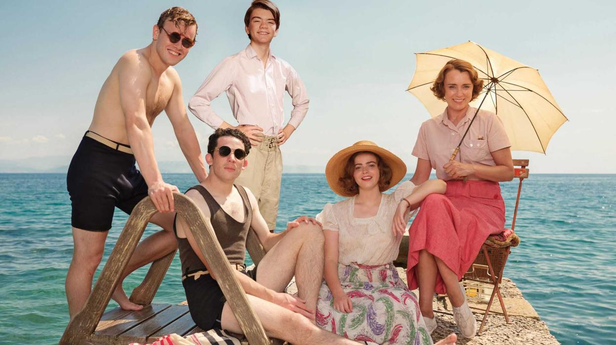 Fotograma de la serie sobre la familia Durrell, basada en «Trilogía de Corfú», de Gerald Durrell