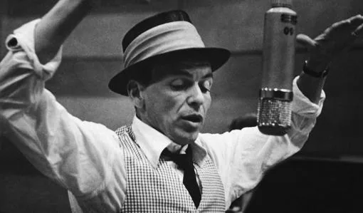 En las grabaciones de sus álbumes, Sinatra jamás descuidaba su «look», con su eterno sombrero