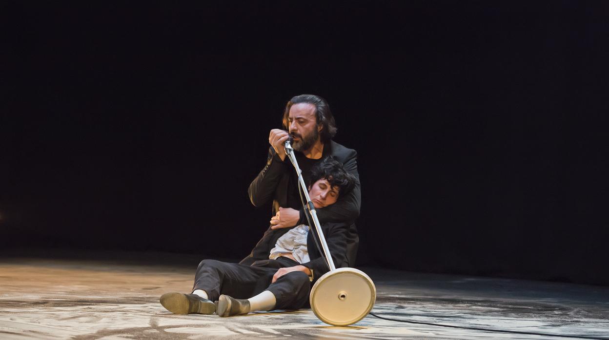 Miguel Marín y Teresa Navarrete en un momento de la obra