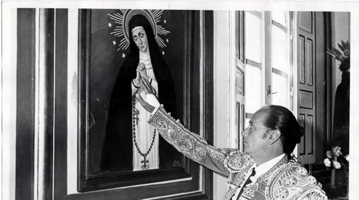 Antonio Chenel «Antoñete» reza en «su» Madrid a la Virgen de la Paloma