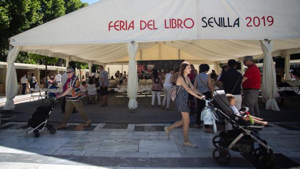 Apuesta decidida por una Feria del Libro de Sevilla presencial en la Plaza Nueva
