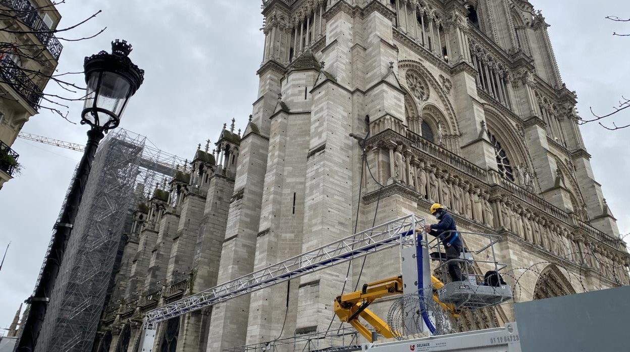 Imagen actual del estado de las obras en Notre Dame