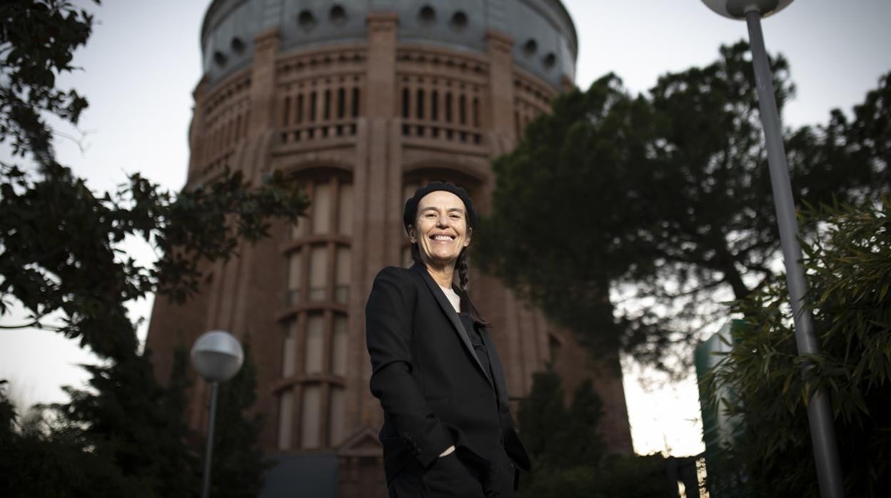 Carmela García, en los exteriores de la Sala Canal de Isabel II