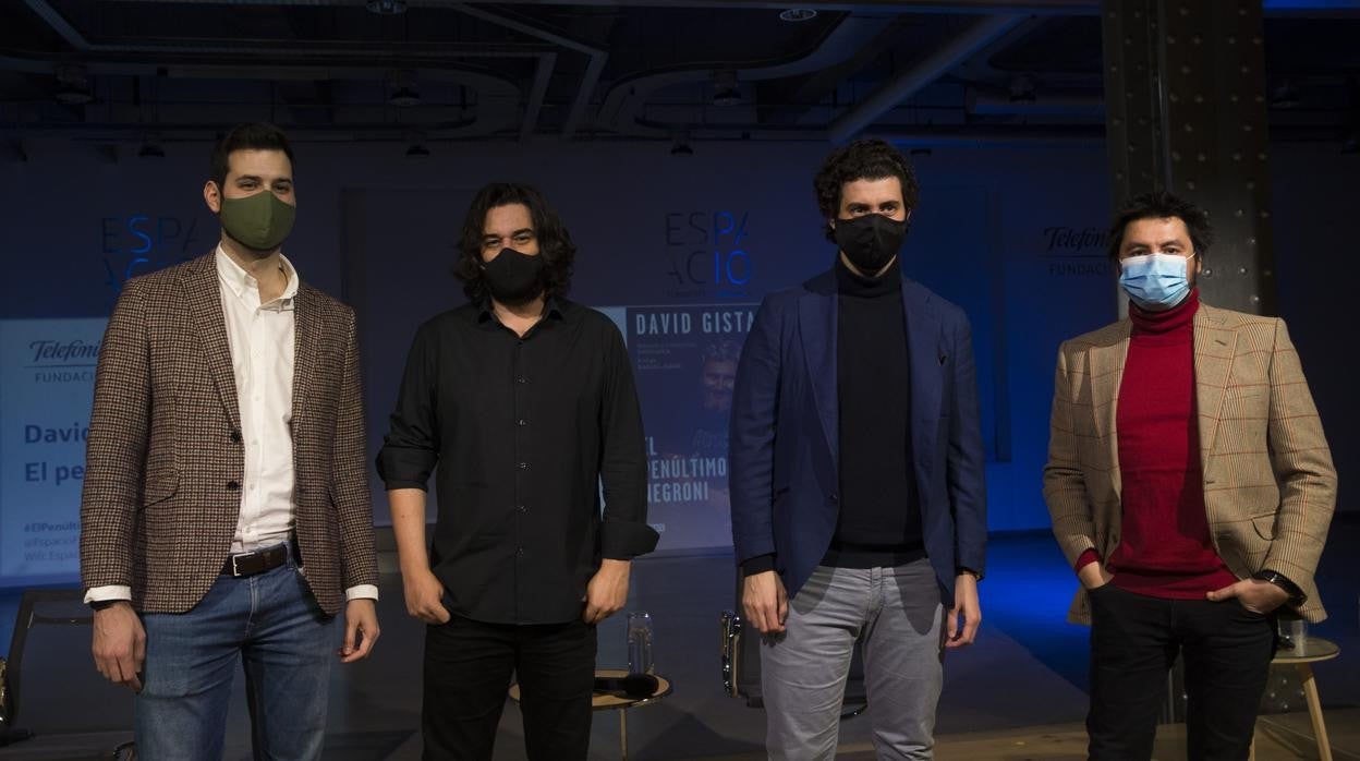 De izquierda a derecha: David Lema, Manuel Jabois, Javier Aznar y Antonio Lucas poco antes de empezar la presentación de 'El penúltimo negroni'