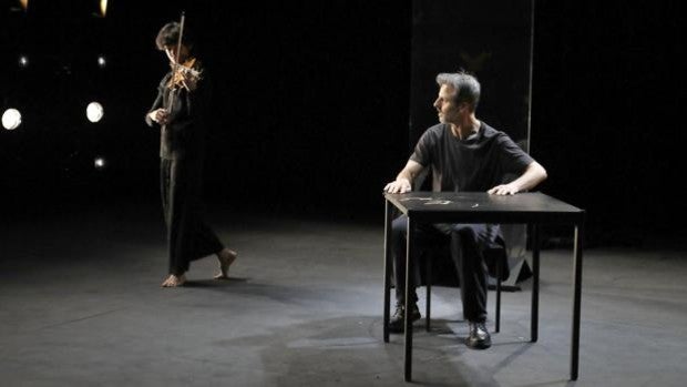 Antonio Ruz estrena en el Teatro Central una obra de viola danzada