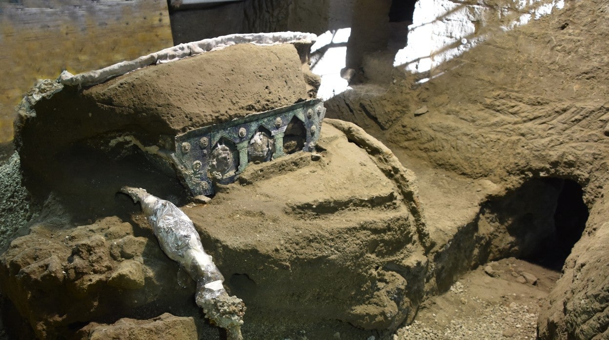 Imagen del carro descubierto en Pompeya