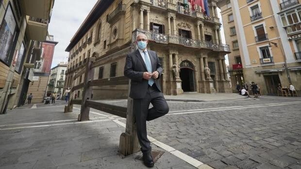 El alcalde de Pamplona: «Si no hay corridas de toros, se puede acabar con las ganaderías»