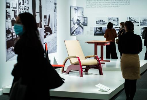 Muebles de Jean Prouvé en la exposición