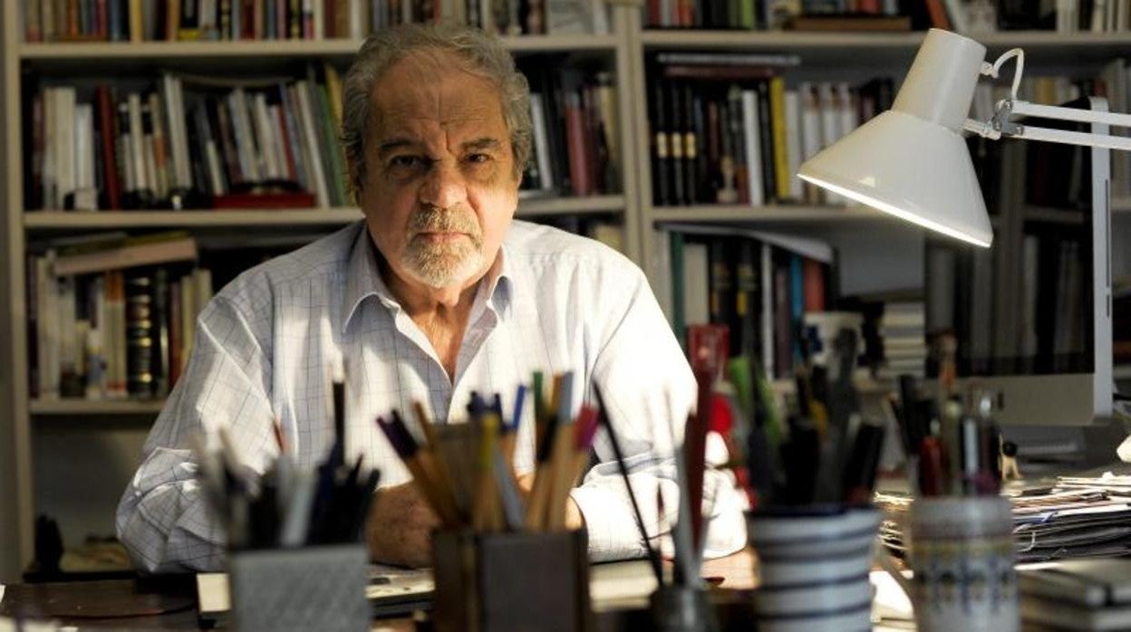 Juan Marsé en su despacho