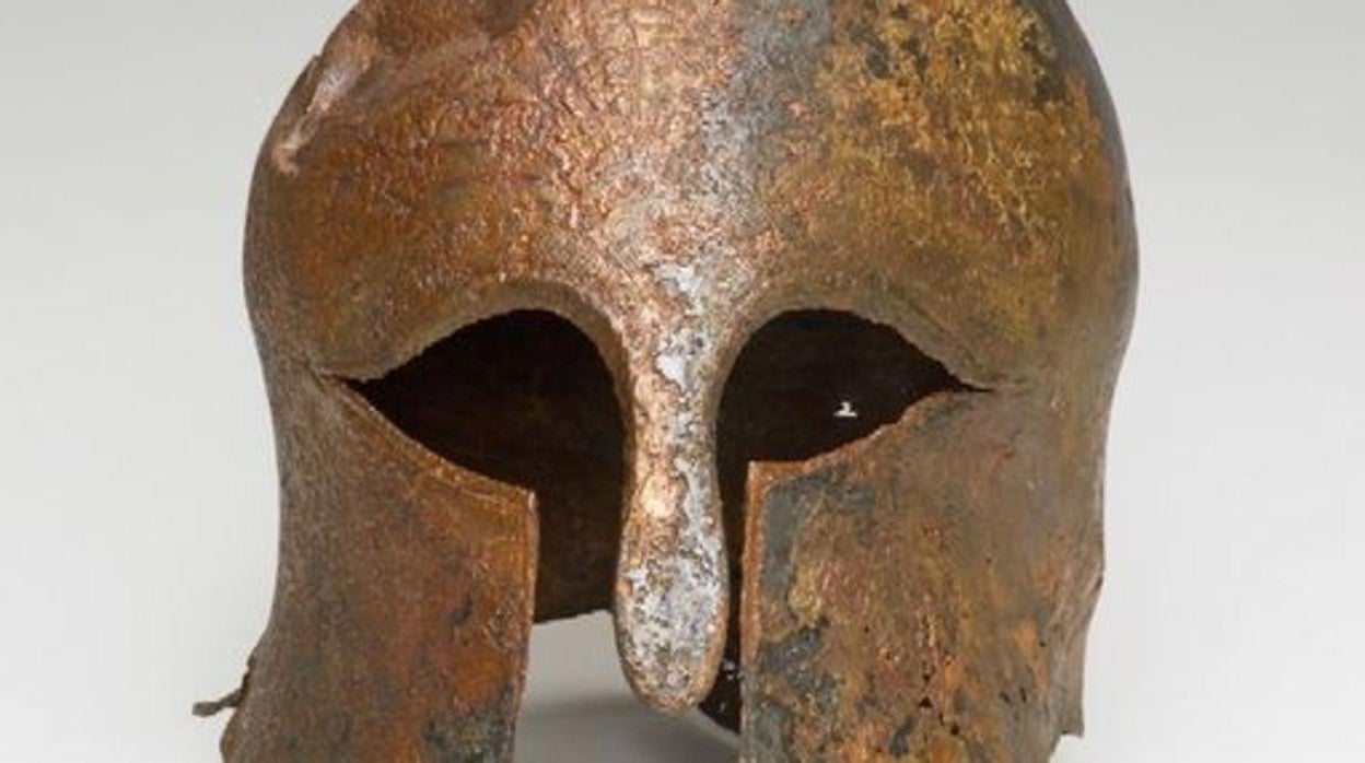 Hallan en el fondo del Mediterráneo un casco corintio de un guerrero hoplita de hace 2.500 años