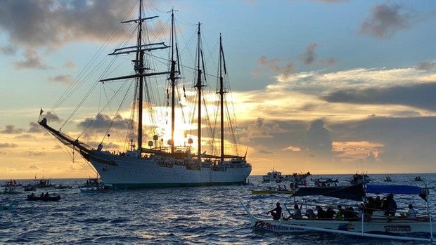 El buque escuela Elcano arriba a Filipinas en el quinto centenario de la llegada de los españoles