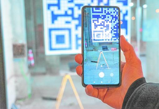 Alfar 8 ha creado un código QR con azulejos de cerámica para «Renacer»