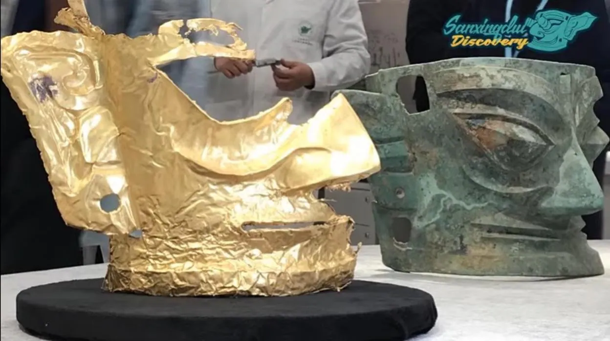 El fragmento de la máscara de oro encontrada en las ruinas de Sanxingdui