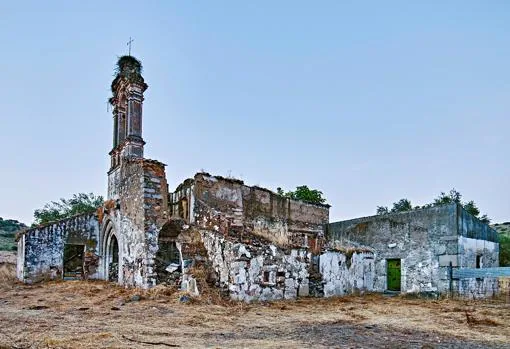 La ermita, antes de su casi completa demolición