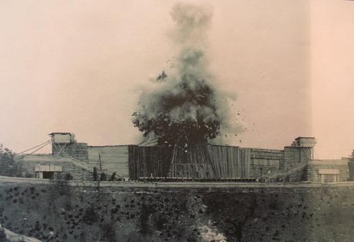 Voladura del monumento a Stalin en 1962