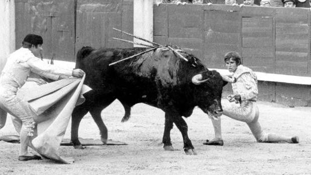 La terrible cogida con la que comenzó a forjarse el mito de El Cordobés