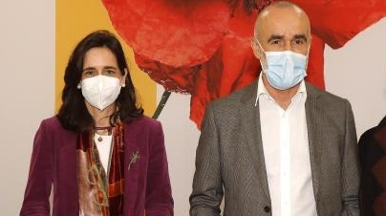 Susana Cayuela y Antonio Muñoz, durante la presentación del homenaje a Antonio Ruiz Soler en el Maestranza