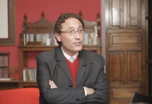 Dr. Adolfo D. Roitman, director del Santuario del Libro y conservador de los Manuscritos del Mar Muerto, durante su estancia en Córdoba en 2009