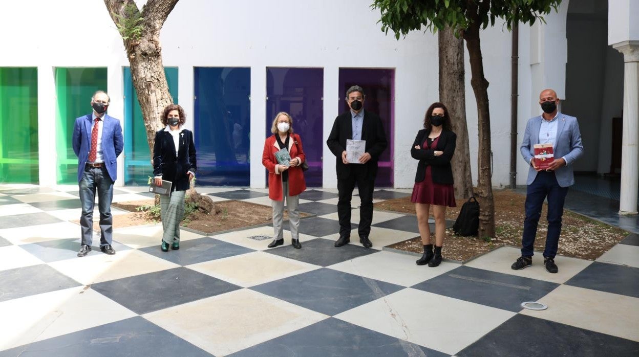 Un momento de la presentación de los libros de la Universidad de Sevilla