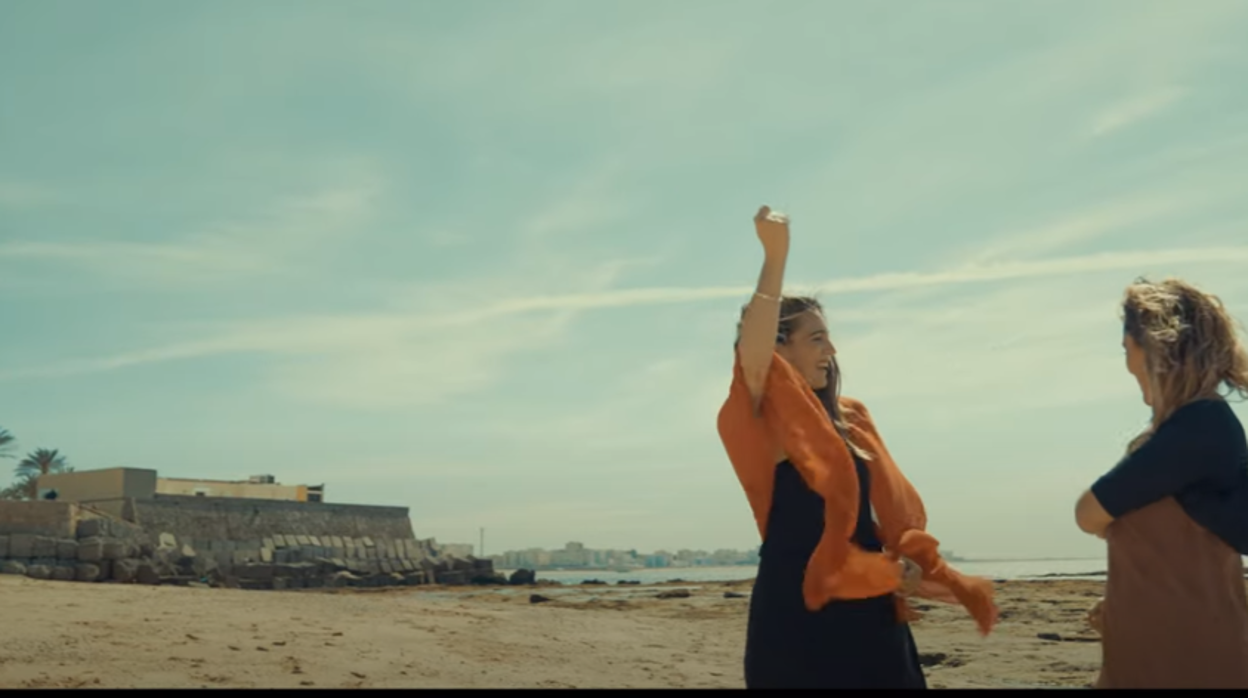 VÍDEO: La playa de La Caleta de Cádiz de nuevo en YouTube con «Viento de levante» de La Mare y La Mari de Chambao