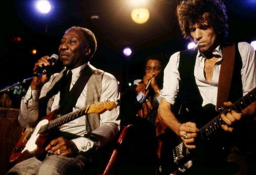 Keith Richards, de los Rolling Stones, junto a Muddy Waters