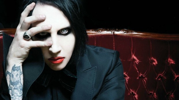 Una mujer denuncia a Marilyn Manson por agresión  sexual y permitir que sus amigos la «manosearan»