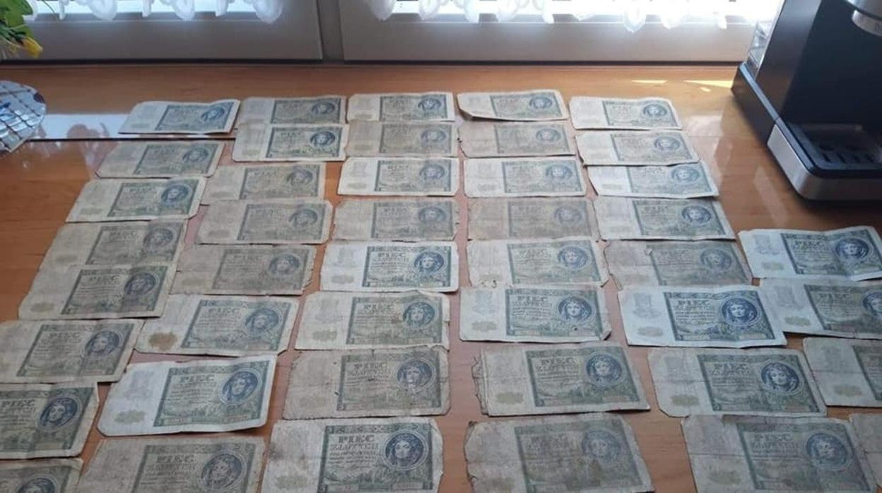 Algunos de los billetes descubiertos