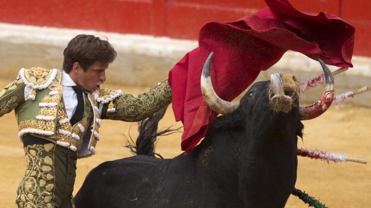 El Juli, en un pase de pecho