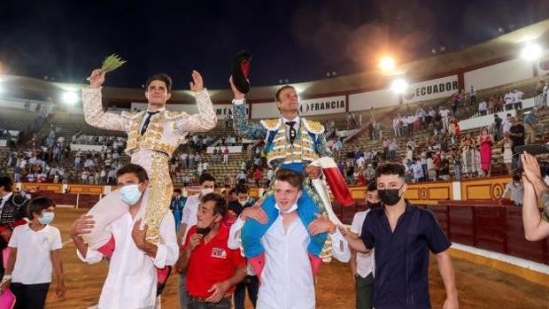 Antonio Ferrera corta un rabo a un bravo zalduendo en Badajoz