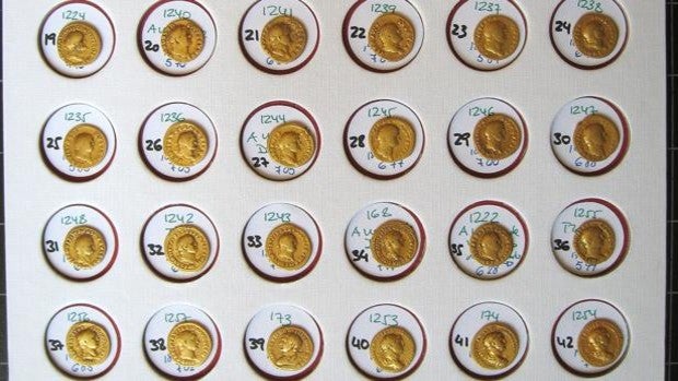 La Policía Nacional recupera un tesoro de 90 monedas del Imperio Romano