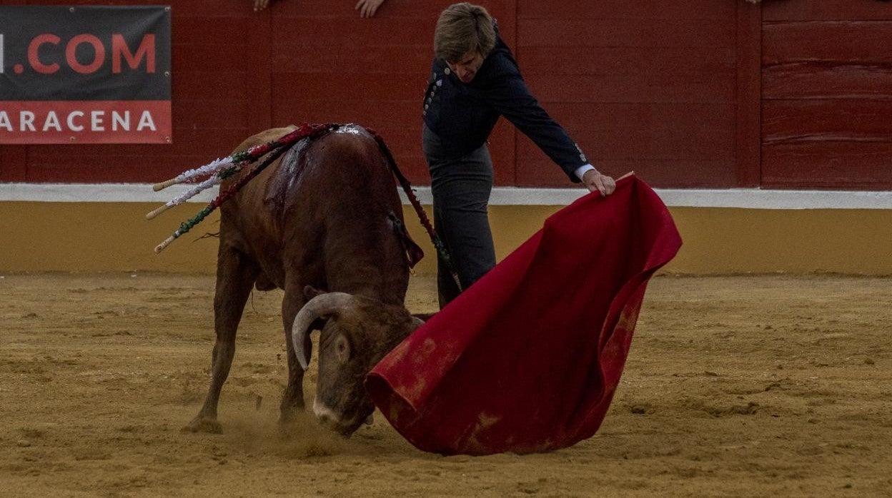 Daniel de la Fuente brilló en el epílogo del festival con un bravísimo novillo de Domingo Hernández