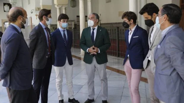 Los finalistas del Circuito de Novilladas son recibidos en el Parlamento de Andalucía