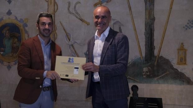 Javier Vela: «No me interesa una poesía realista y de un solo uso»