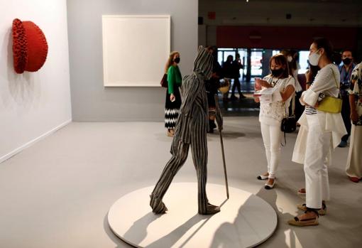 Escultura de Juan Muñoz en Elvira González