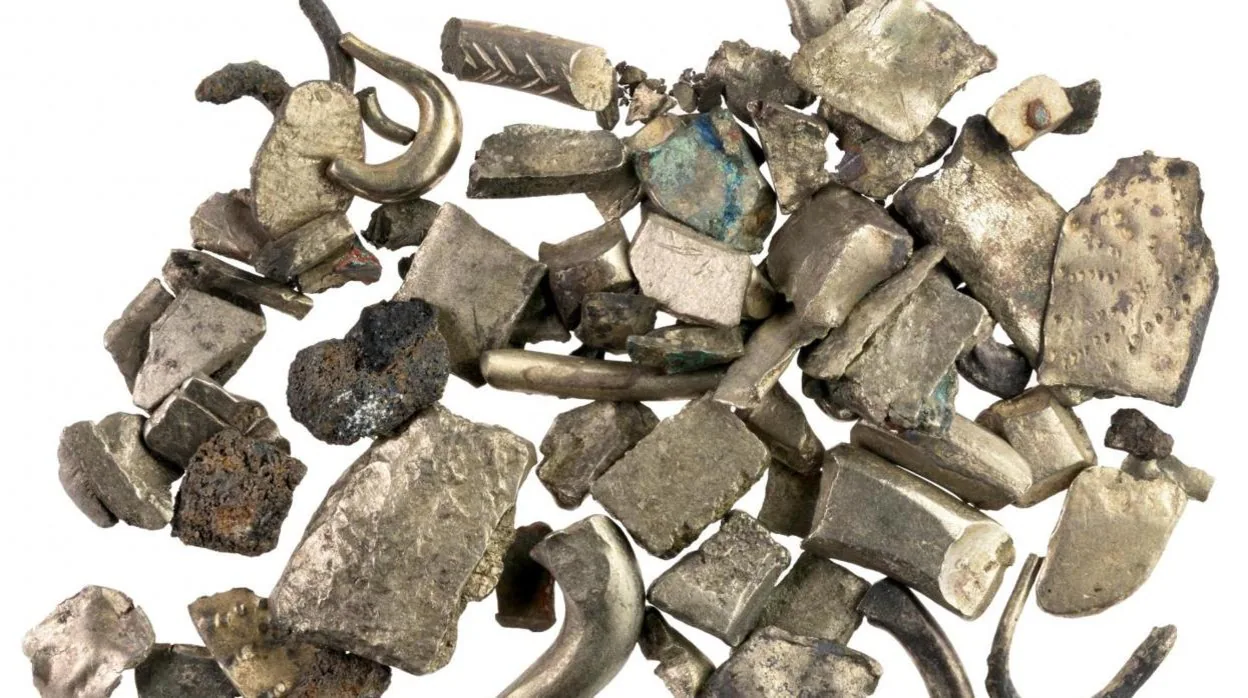 Un tesoro de 'hacksilber' que data de mediados del siglo XI a. C. encontrado por la Expedición Leon Levy a Ashkelon