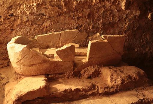 Bañera-sarcófago de la estancia principal del Turuñuelo