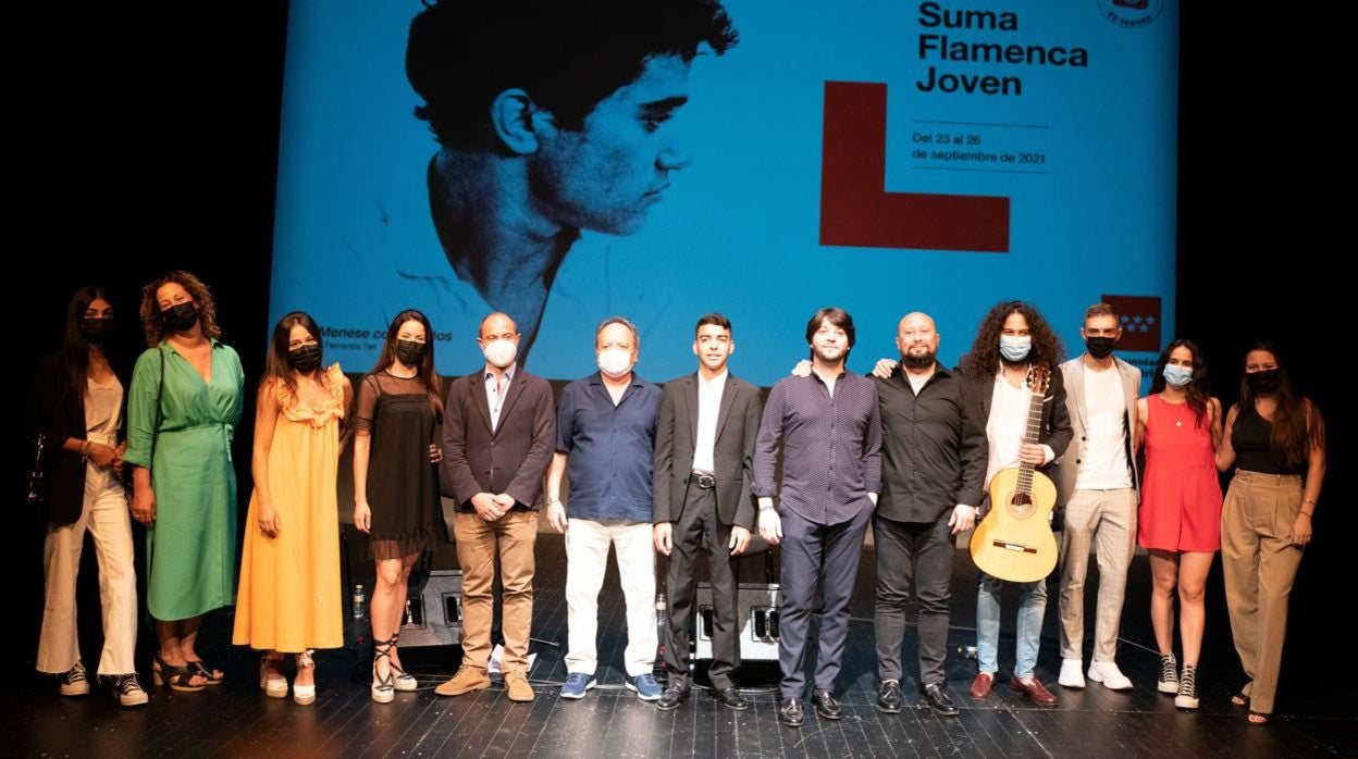 Algunos de los protagonistas del ciclo junto a Antonio Benamargo, director de Suma Flamenca, y Jaime de los Santos, consejero de Cultura en la Comunidad de Madrid